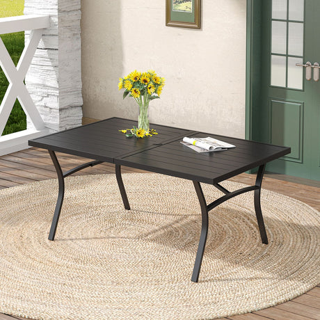 Vicllax Mesa de comedor de exterior para 6 personas, mesa de listones de acero curvado de metal para patio con orificio para sombrilla