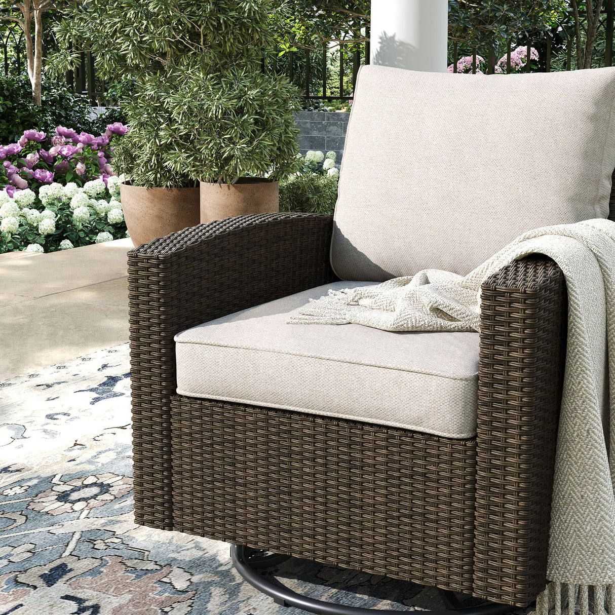 Vicllax Patio Sofa, Wicker Swivel Sofa Chairs, Rattan Sun-Drenched Lounge Seating