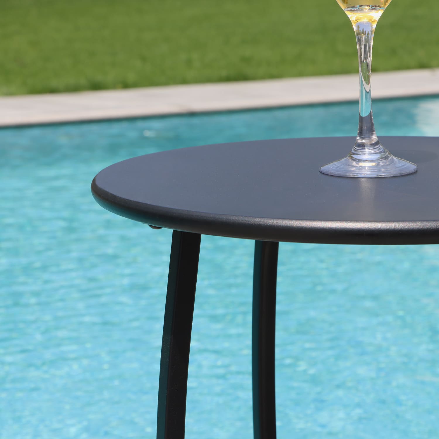 outdoor side table black